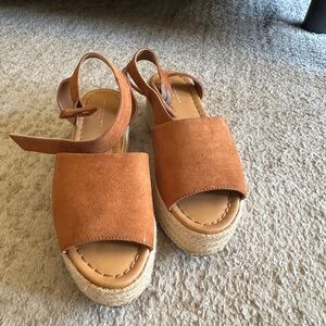 Women's Tan Platform Sandals